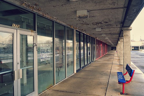 Empty Strip Mall | The covered walkway from near the former … | Flickr