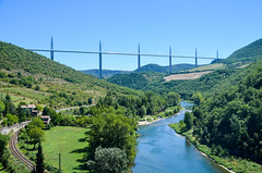 Peyre, village troglodyte, et viaduc de Millau - Photo of Castelnau-Pégayrols