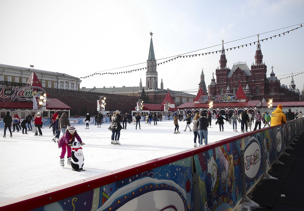 Rent Ice Skates In the Best Ice Skating Places For Romantic And Fun Entertainment