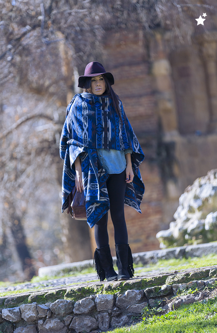 street style barbara crespo hake blue poncho cape burgundy zara hat el retiro fashion blogger outfit blog de moda