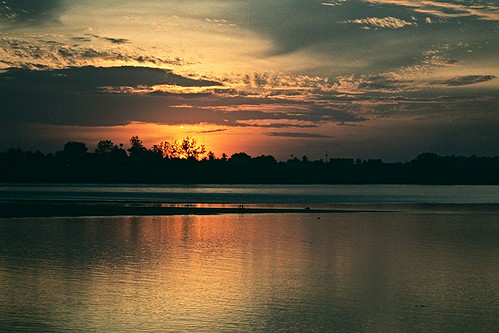 sunset 35mm river asia southeastasia filmcamera laos om1 mekong olympusom1 vientiane mekongriver circa2000 mekongsunset flickrandroidapp:filter=none ronstravelsite