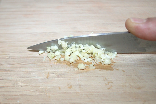 32 - Knoblauch zerkleinern / Mince garlic