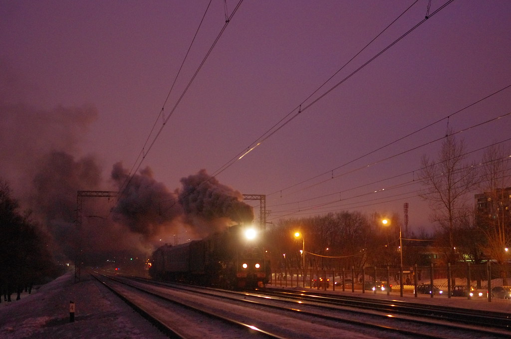 RZD ER-774-38 steam locomotive at night.