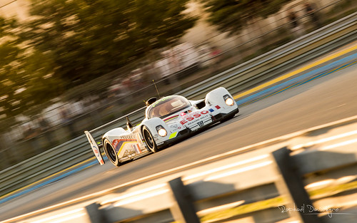 light sunset white motion france classic colors car sport race speed canon french rouge eos team movement europe track shot jean mark c group wing engine fast racing 1993 mans le ii prototype sound 7d winner l driver series 905 dominique lm endurance panning esso circuit loud catchy cylinders peugeot equipe v10 tertre evo sportscar racer motorsport proto vitesse pilote 70200mm 1b filé dassault 2016 sarthe lseries todt lemansclassic ef70200mmf28lusm velizy villacoublay lm24 guenat canoneos7dmarkii
