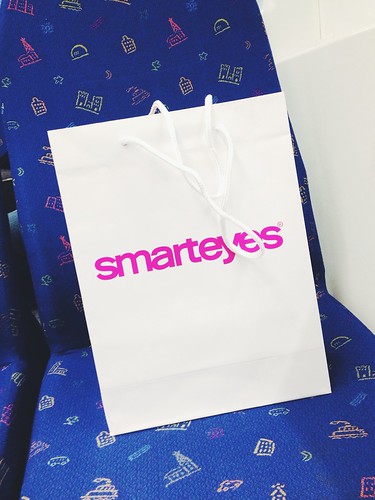 a smarteyes bag of glasses