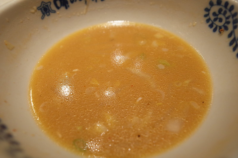味の時計台味噌ラーメンのスープ
