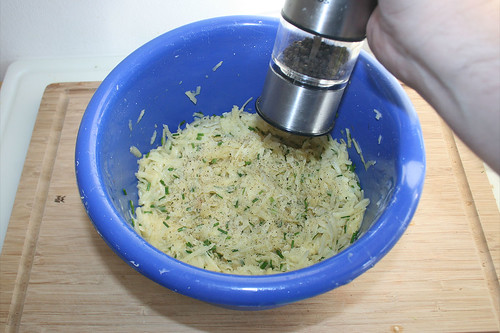 20 - Kartoffelmasse mit Salz & Pfeffer abschmecken / Taste potato dough with salt & pepper