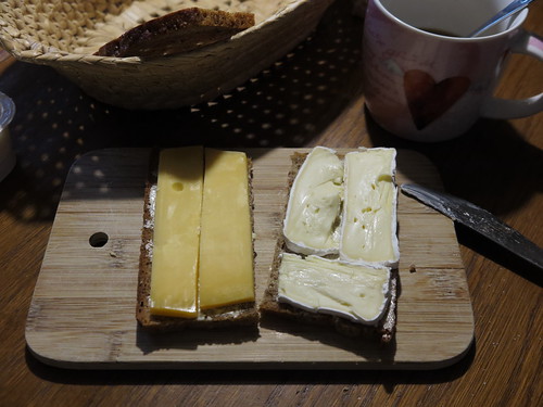Beemster und Camembert auf Brot