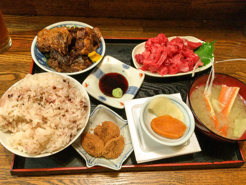 九州一食堂黒豚角煮と刺身定食
