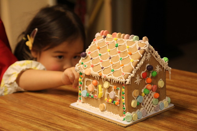 Mio with the gingerbread house