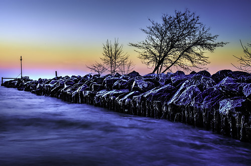 longexposure trees ice nature water illinois rocks lakes fences lakemichigan icy icicles hdr wilmette odc hss breakwaters gilsonpark nikkor18300mm ourdailychallenge gilsonparkbeach sliderssunday
