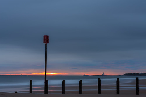 beach silhouette sunrise dawn northumberland groyne stmarys blyth