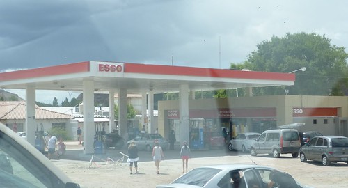 argentina gasstation esso exxon petrolstation gasolinera neuquén fillingstation exxonmobil estacióndeservicio piedradeláguila