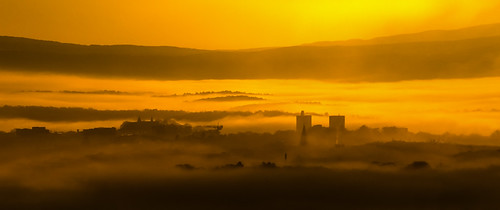 city sunset sun sunlight mist oslo norway fog clouds golden nikon view 300mm gilded concealed d800