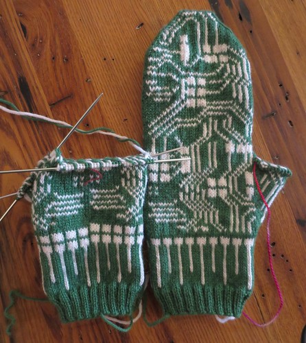 Iron Craft '15 Challenge #2 - Make a Circuit with Me Mittens