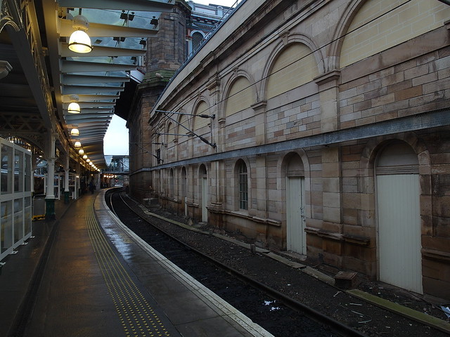 火車遊英國~f前往愛丁堡移動中隨拍