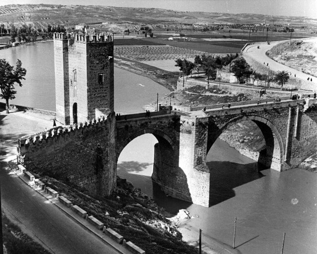 Puente de Alcántara en 1952. Fotografía de Erika Groth-Schmachtenberger © Universitätsbibliothek Augsburg