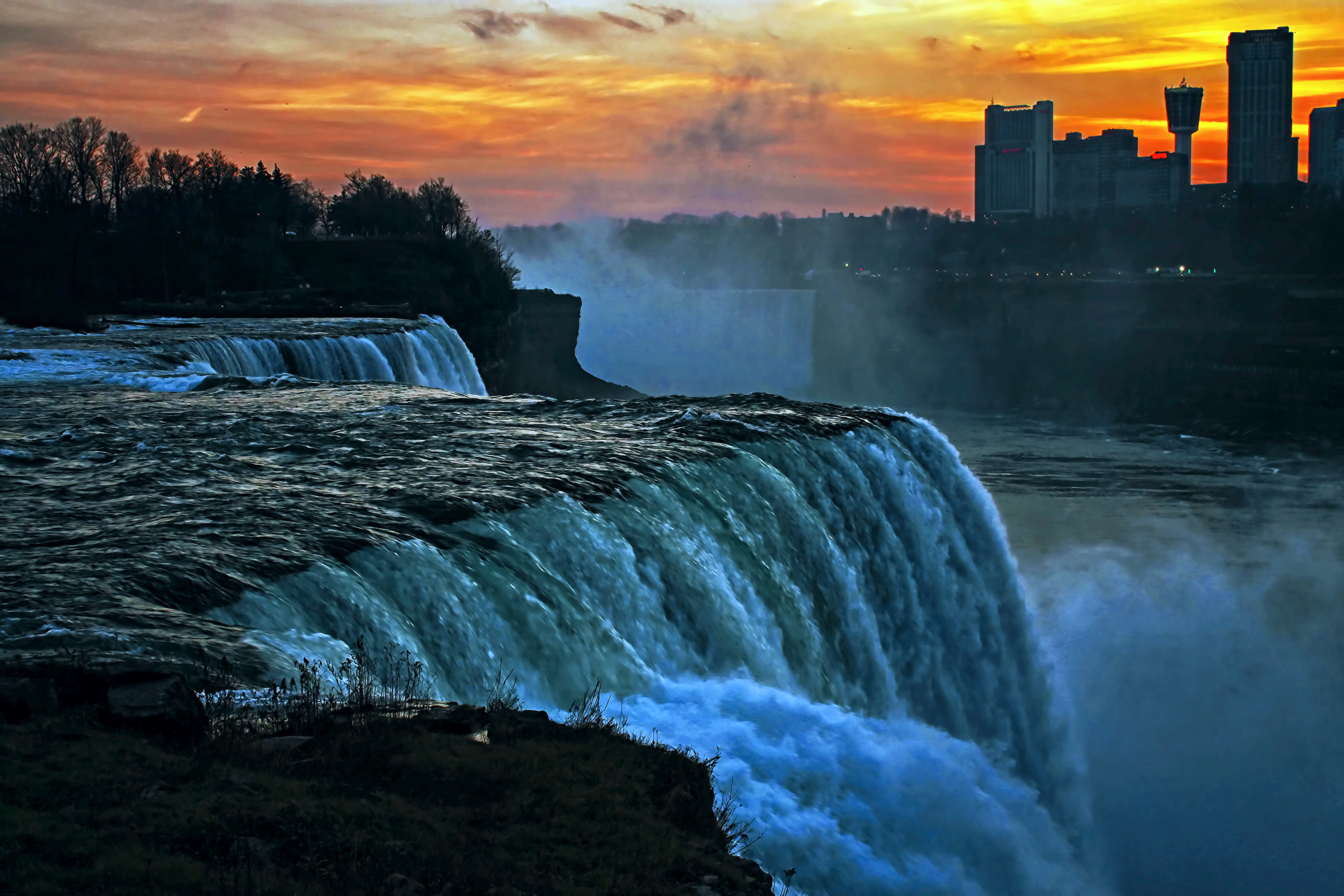 Touring Niagara Falls, Ontario, Canada бесплатно