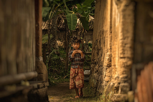 bali indonesia kid village ubud balinese beresela eos1dx