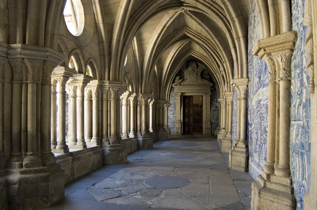 Cloître galerie de Cathédrale de Sé de Porto, Portugal