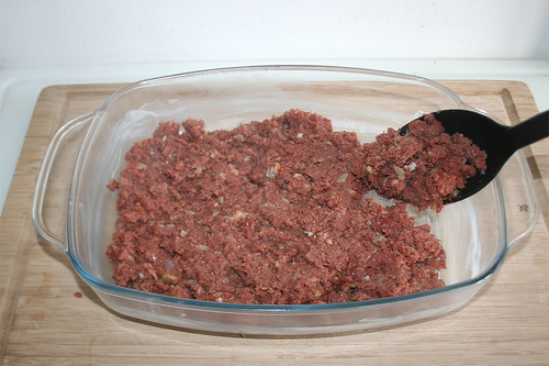31 - Corned beef einfüllen / Put corned beef in casserole