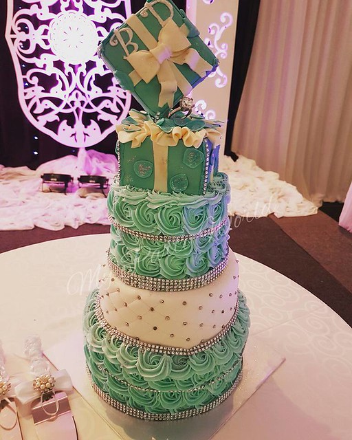 Elegant Wedding Cake by Feroza Butler of My Party World