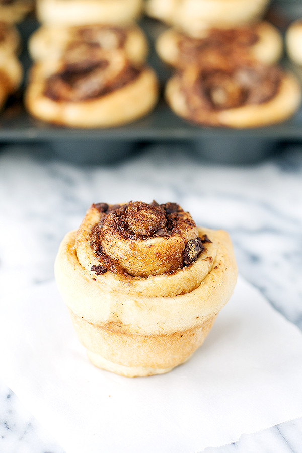 Chocolate Cinnamon Rolls are a new sweet roll classic that make holiday breakfast or brunch extra special | heathersfrenchpress.com for cupcakesandkalechips.com 