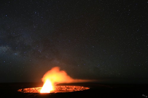 longexposure usa night canon stars landscape volcano hawaii astrophotography nightsky volcanonationalpark thebigisland 5dmkiii photosbymch