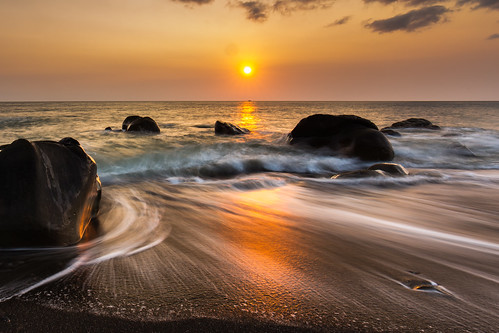 longexposure light sunset sun reflection beach beautiful rock stone reflections landscape taiwan 夕陽 台灣 屏東 夕照 海灘 沙灘 色彩 色溫 長曝 夕彩