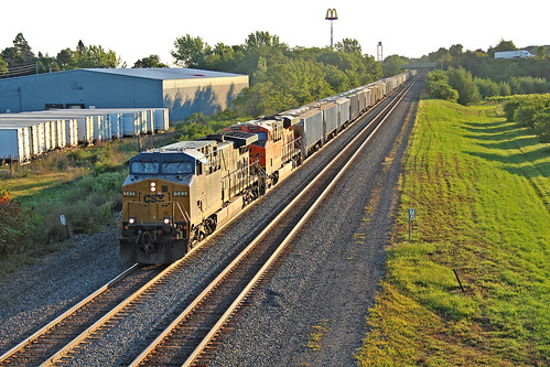 csx csxtrains csxeriewestsubdivision csxgraintrains rails tracks railroadtracks northeastpennsylvania bortroad csx543 bnsflocomotives bnsfmotivepower sunrisephotography graintrains