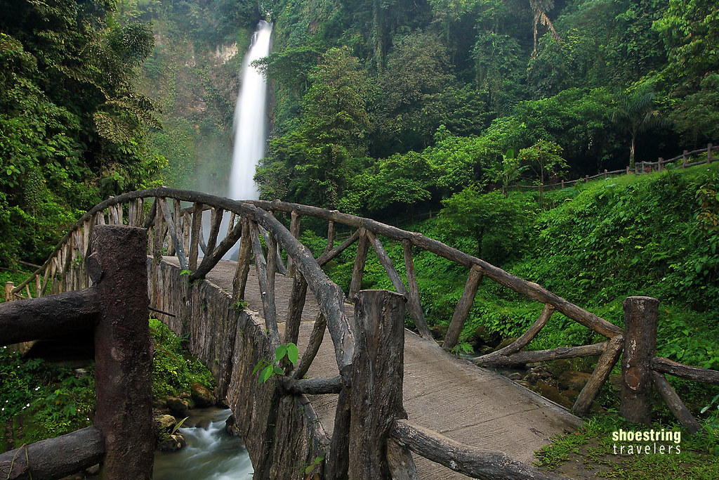 footbridge on the way to the foot of Hikong Bente Falls, Lake Sebu