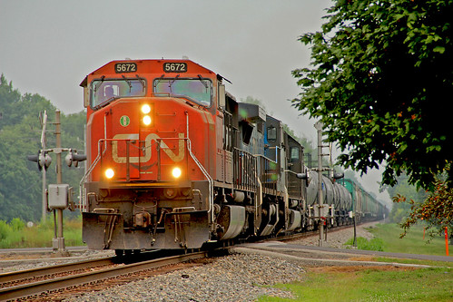 trains freighttrains canadiannational illinoiscentralrailroad neogaillinois cn5672 cntrainsonexillinoiscentral canadiannationalmotivepower