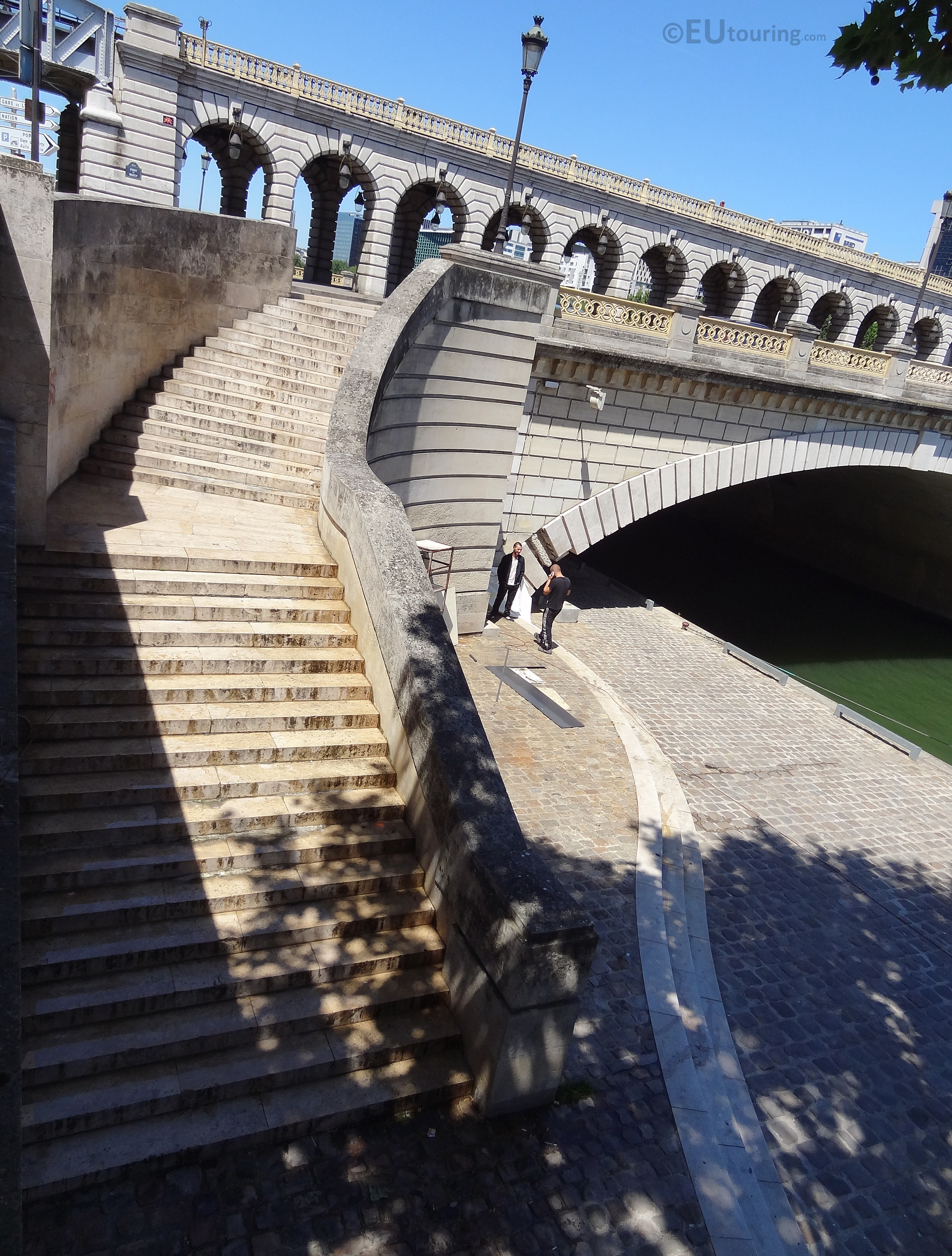 Steps up to the Pont de Bercy