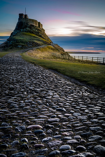 castle sunrise dawn northumberland cobbles holyisland lindisfarne lindisfarnecastle