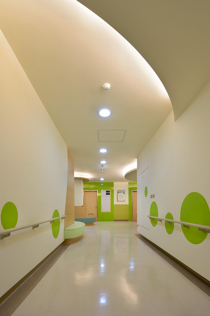 兒科進入遊戲森林的入口走廊 臺北市立聯合醫院陽明院區室內設計