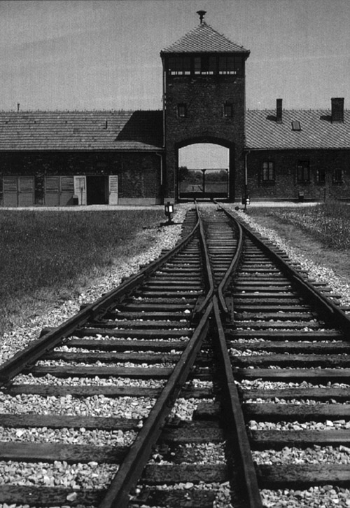 Entrada a Birkenau. © Paco Bellido, 1995