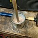 DIY Räucherkäse - Dose mit Loch versehen, Rundholz durch stecken und Späne einfüllen