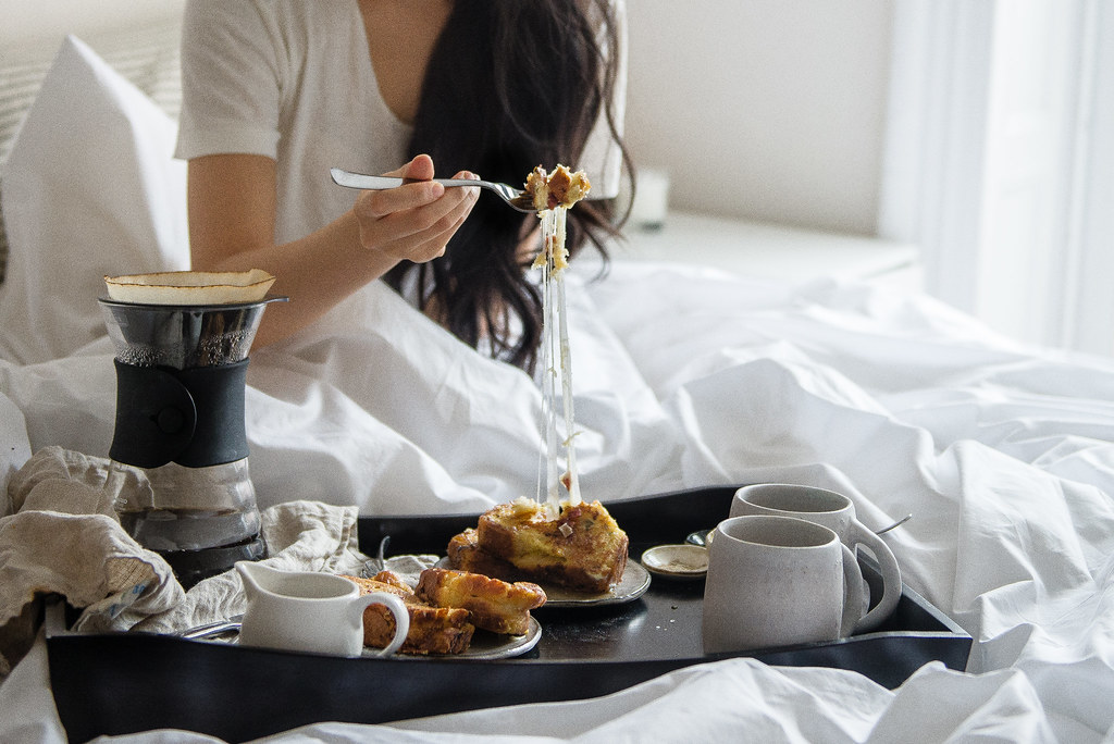 breakfast in bed // bacon & cheese stuffed french toast