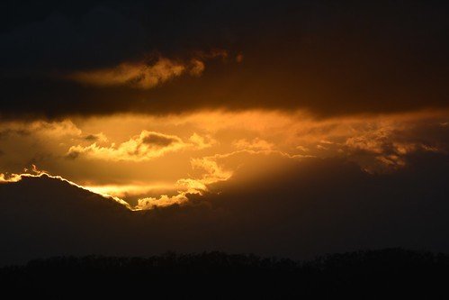sunset sunlitclouds sunsetclouds sundown silhouette mountmisery sequeensland queensland australia clouds cloudscape illuminatedclouds mounttamborine