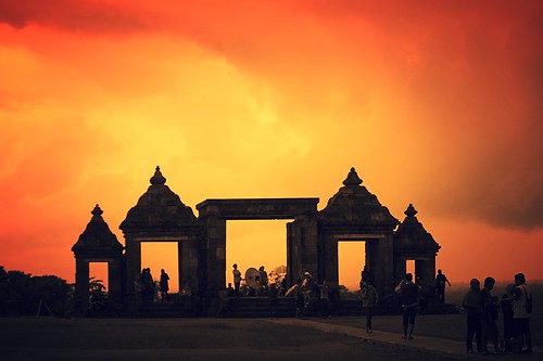 sunrise indonesia temple palace hindu centraljava beautifulplace javatemple beautifulculture ratubokotemple hindusrelic javapalace