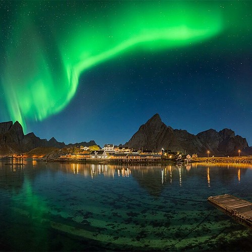 [Northern Lights Over Lofoten, Norway #NakedPlanet | Photography by Pawel Kucharski] ---------------------------------------- اینم یه شب بخیر زیبا!!😊 شب همگی شیک و مجلسی!😀😉 پ.ن. خوبه قبل خواب یه معمای جدید بزنید!😂 🌟❓