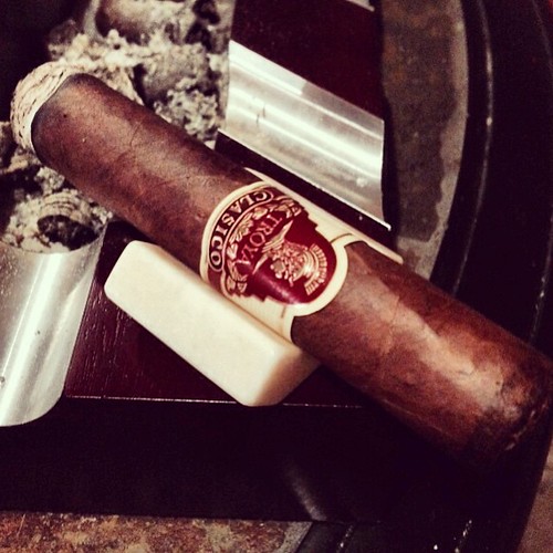 #nowsmoking #troya #clasico #cigar #Pepin #stogiestand #cigarporn #cigarsnob #cigarlife #botl