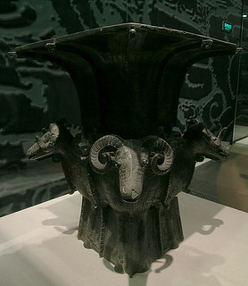 商代青銅禮器「四羊方尊」(圖片來源：維基百科)
