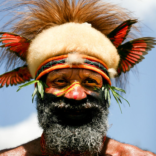 man papuanewguinea peaceonearthorg westernhighlandsprovince