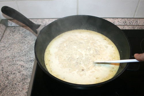 32 - Sauce kurz aufkochen lassen / Bring sauce to a boil