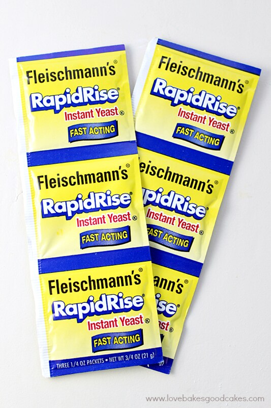 Fleischmanns RapidRise Instant Yeast packets.