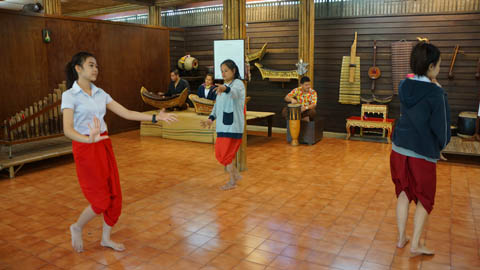 Thai Dance Classes in Nakhon Pathom, Thailand