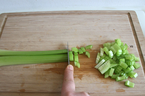 21 - Sellerie zerkleinern / Mince celery