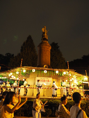 大村益次郎像の盆踊り