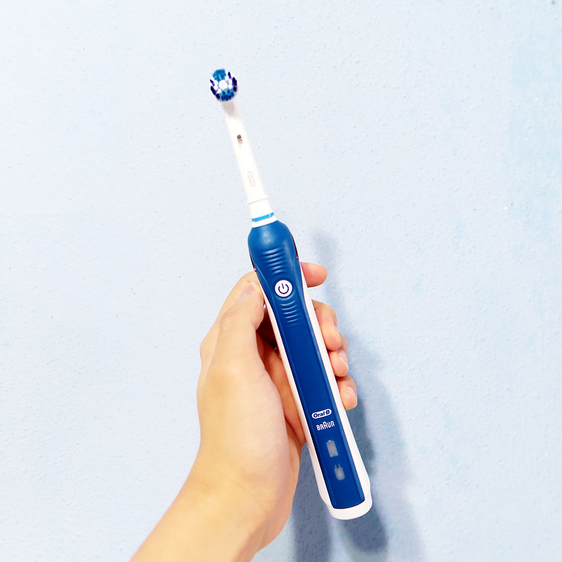 Oral-B Professional Care 3000 Rechargeable Electric Toothbrush‎